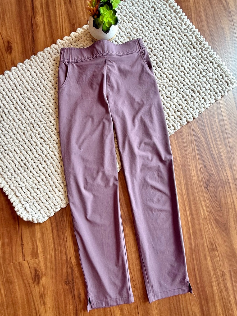 Eddie Bauer | Women’s Traveler Ankle Pants in Dusty Violet | Small